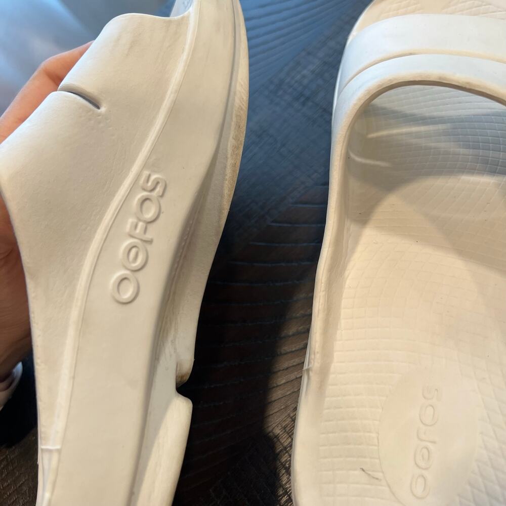 OOFOS Women's Slide Sandals in Cream - Picture 5 of 8